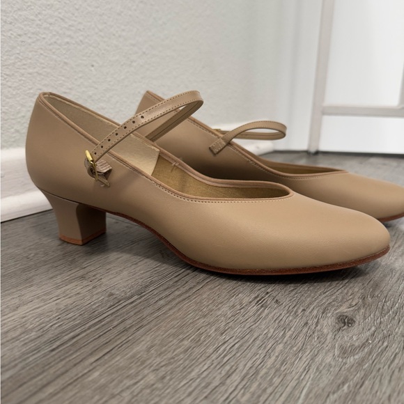 danshuz Shoes - Tan Mary Jane Heels with Chunky Character Heel